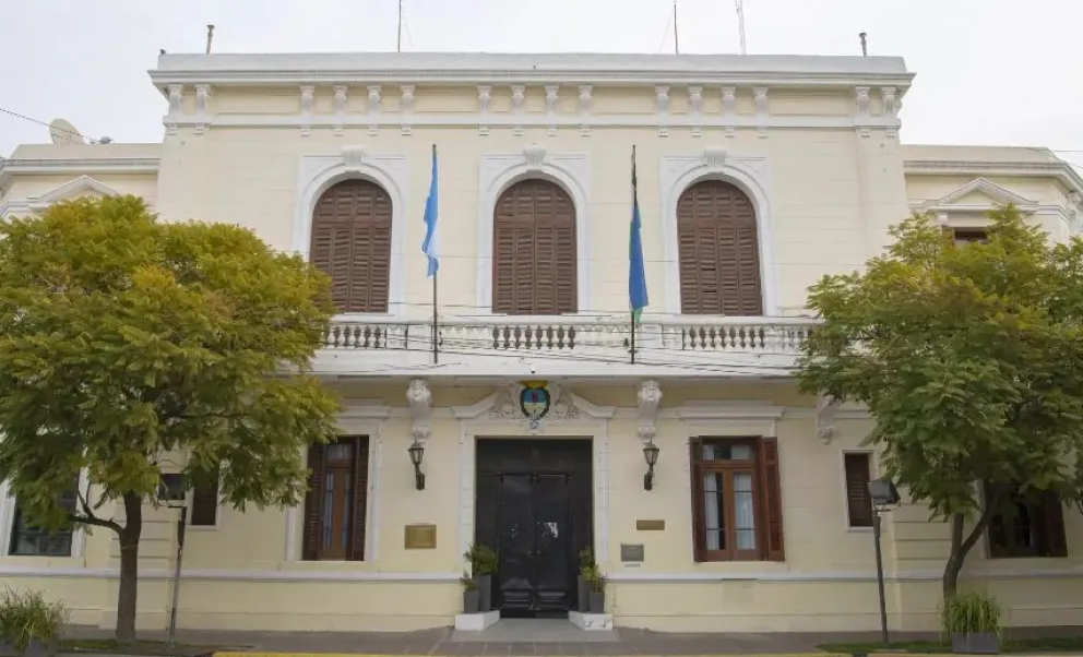El Ejecutivo Provincial trabaja en leyes para impulsar la mega obra de GNL