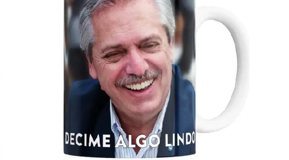 Se venden tazas con la frase de Alberto Fernández: "Decime algo lindo"