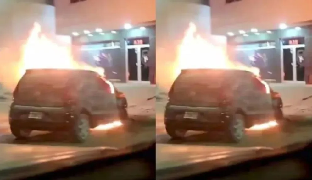 Madrugada en llamas: Un hombre incendió dos vehículos estacionados
