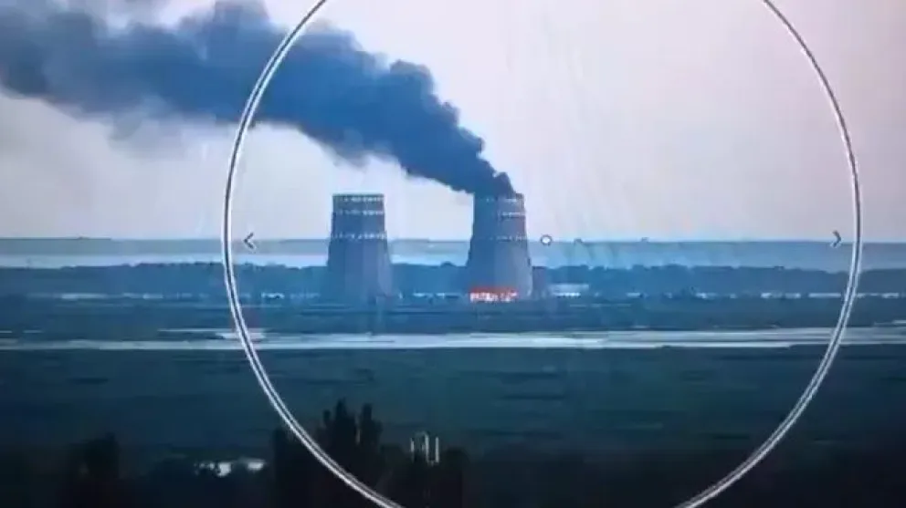Se incendió una torre de refrigeración de una central nuclear de Ucrania y causa alarma en Europa