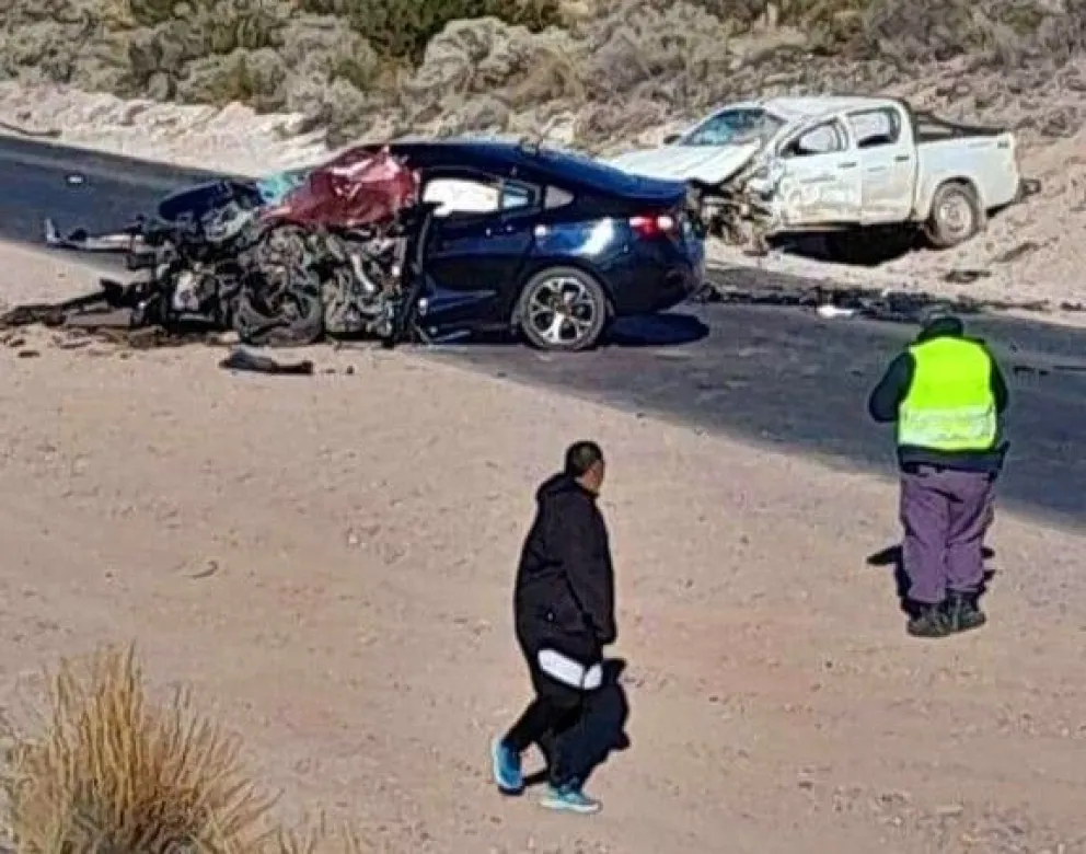 Tremendo accidente involucró a una camioneta de Cipolletti: un muerto