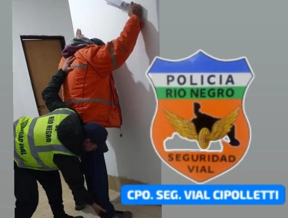 Completito: andaba borracho, en una moto robada, sin documentos, ¡y se había escapado de la cárcel!