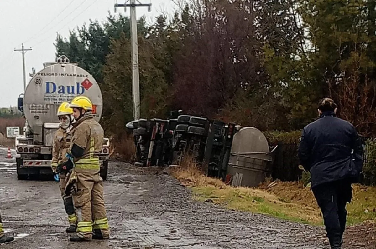 Cami&oacute;n que volc&oacute; en ruta 22 | Foto Cipo360