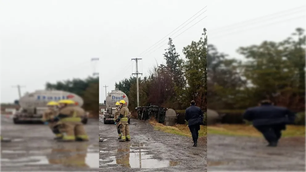 AHORA: La tierra no resistió y provocó el vuelco de un camión con carga peligrosa en la Ruta 22 y Mastrocola