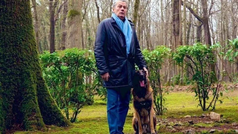 Terrible: conoce el polémico pedido de Alain Delon relacionado a su perro