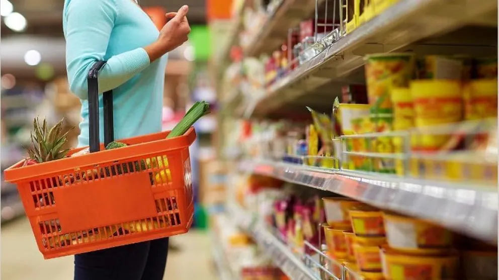 Las ventas en supermercados bajaron más de 7% y suman ocho meses consecutivos de caída