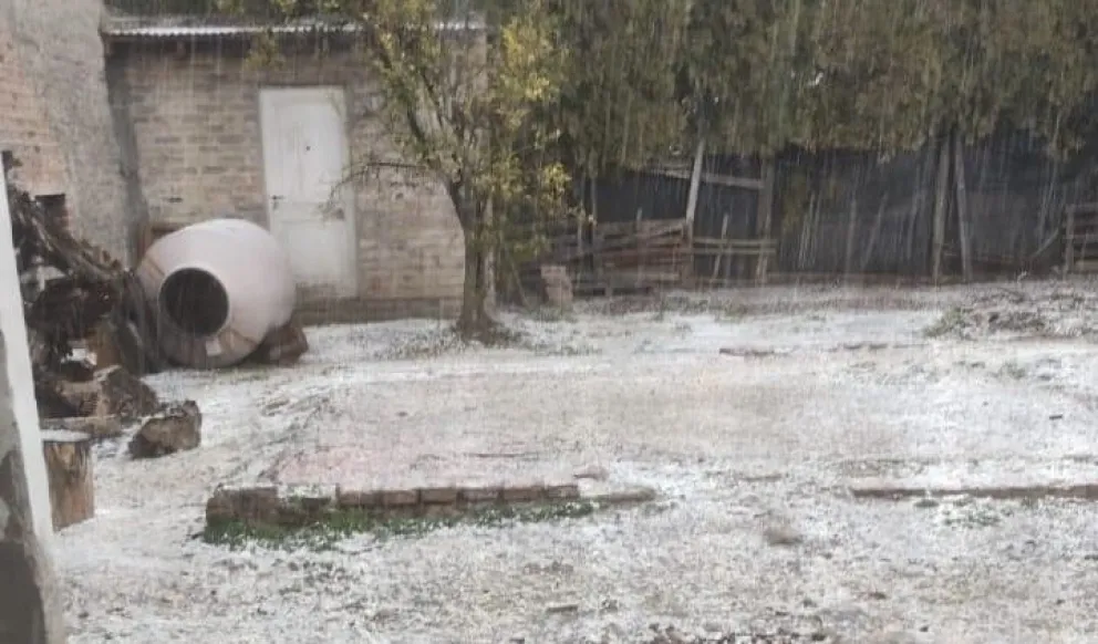 Una fuerte tormenta de granizo azotó solamente a una ciudad valletana