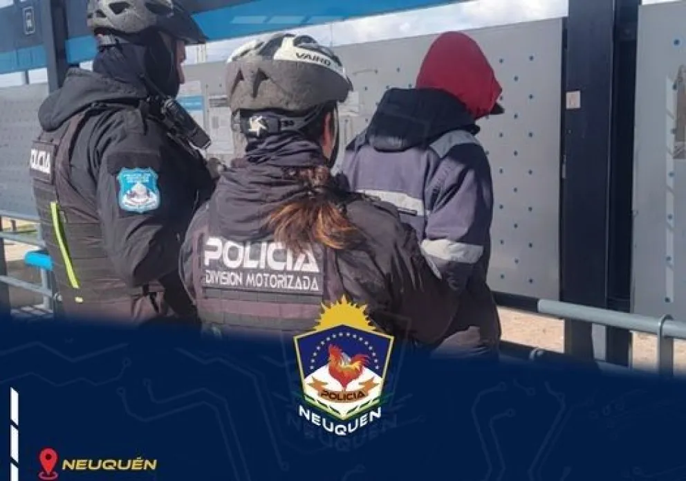Tenía cinco pedidos de captura y andaba de paseo por el barrio