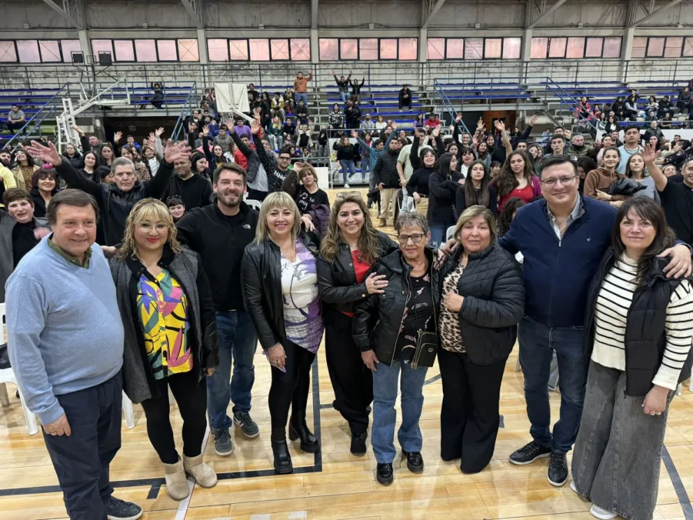 ACTO ENTREGA DE TERRENOS EN EL DISTRITO VECINAL DE CIPOLLETTI