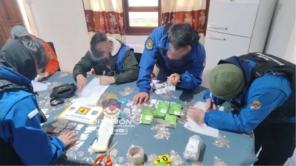 Tres detenidos por estafar con el "cuento del tío" en la compra venta de una camioneta