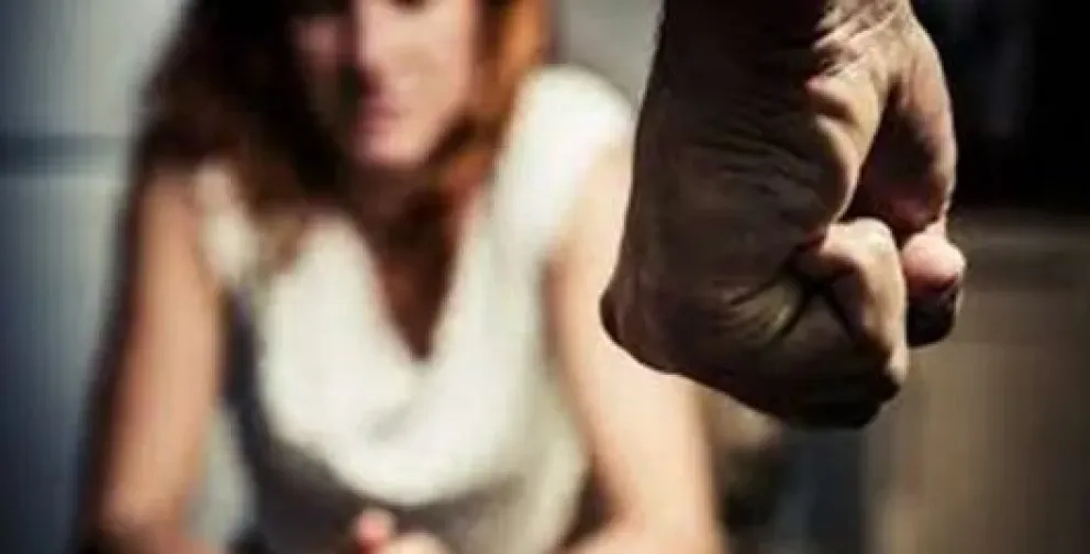 El Gobierno recortó el programa que protegía a las víctimas de violencia de género