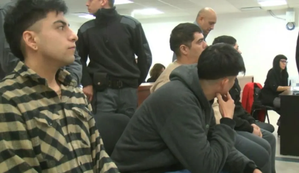 Los cinco imputados por el abuso sexual que denunci&oacute; Silvia antes de su muerte | Foto Guillermo Fern&aacute;ndez.