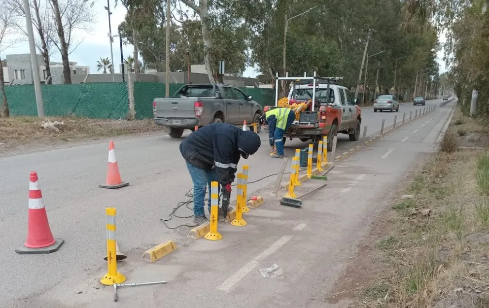 Realizan trabajos de señalización vial en la ciclovía de Maestro Espinosa 