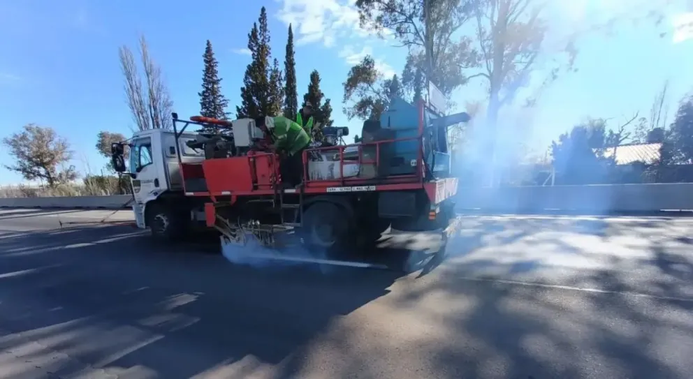 Vialidad Nacional realiza trabajos sobre la Ruta 22 luego de los reclamos