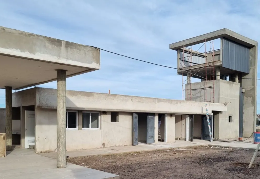 Weretilneck estuvo en Oro por obras y anunció el plazo finalización de la construcción del hospital