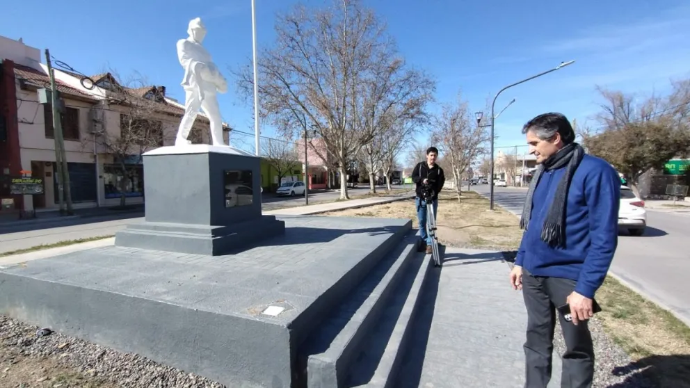 Indignante: vandalizaron y robaron artefactos del monumento a Bomberos 
