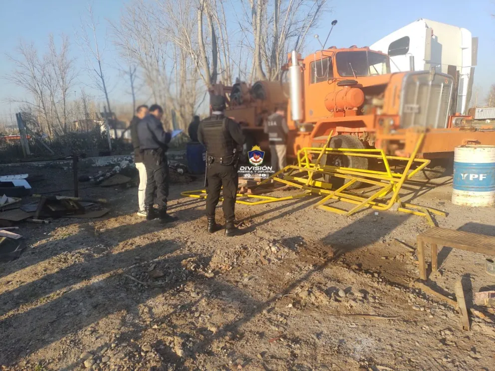 Allanamientos: recuperaron tres camiones y valiosos equipos petroleros