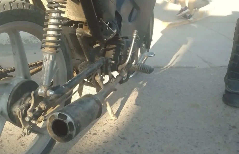 Un municipio y la BMA en acción contra los motociclistas con escapes libres 