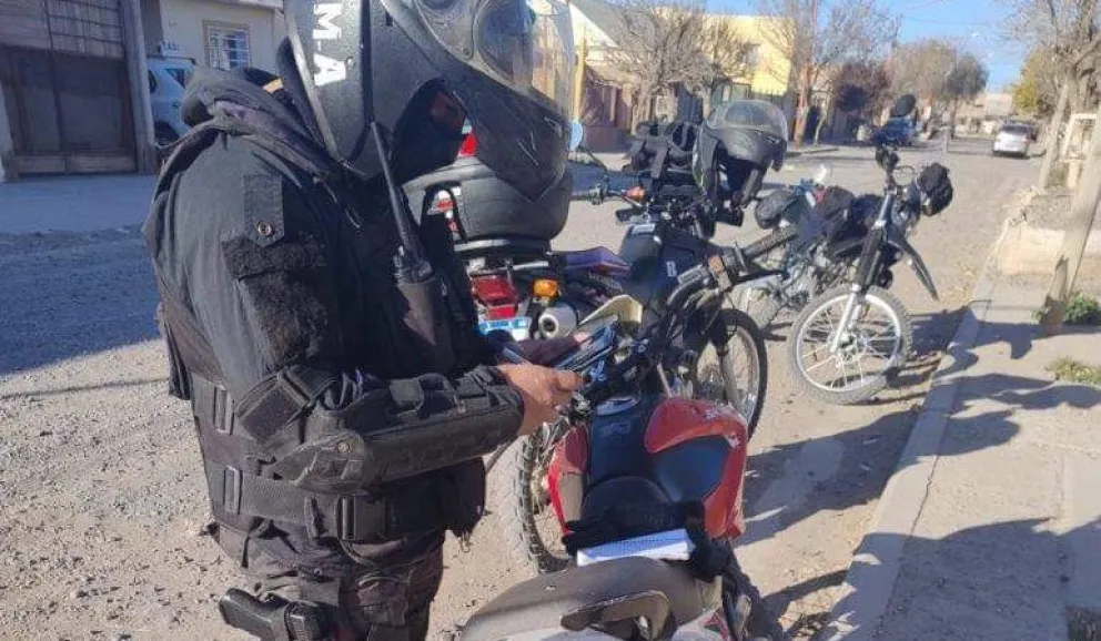 Recuperaron una moto cipoleña robada tras un control en Cinco Saltos