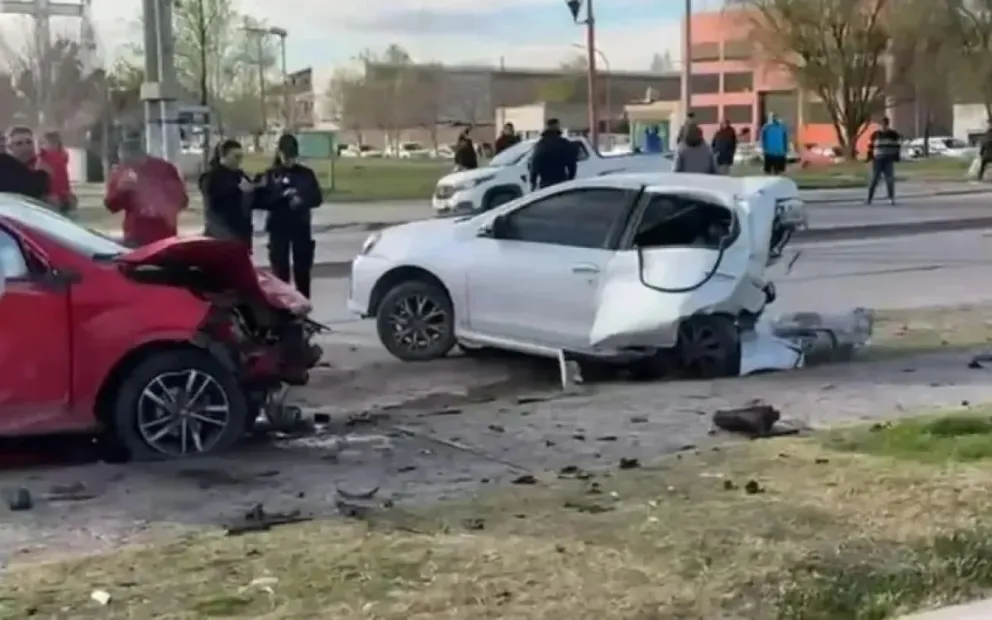 Accidente en la calle Vélez: la mujer que sufrió convulsiones y chocó, se recupera favorablemente