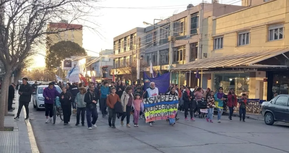 Jubilados marcharon en la ciudad en contra los ajustes del gobierno y exigen mejoras en el sistema previsional