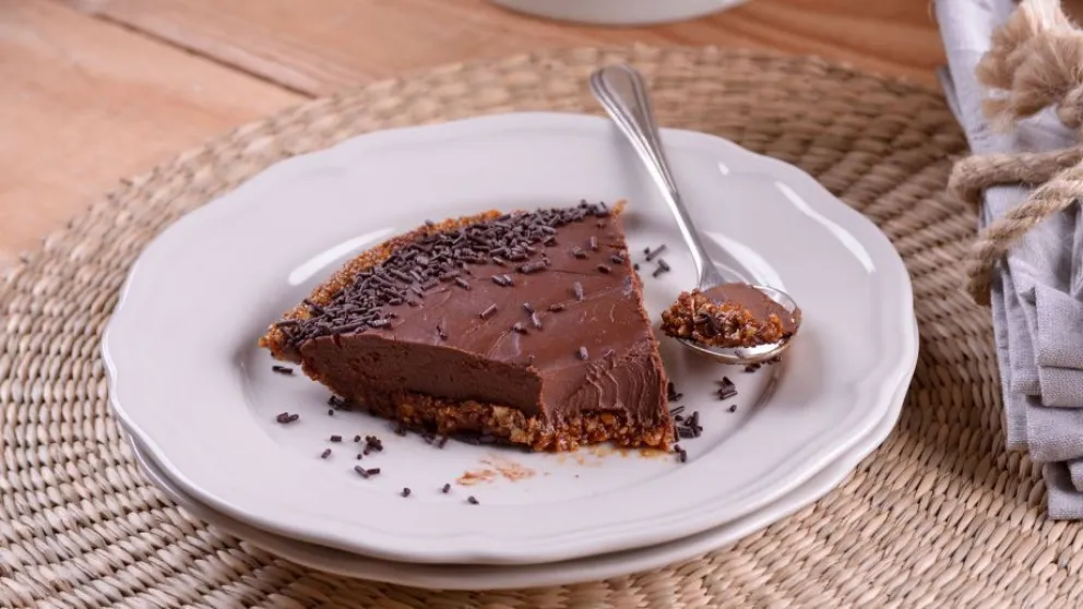 Paso a paso para hacer una tarta de mousse de chocolate con sólo 4 ingredientes