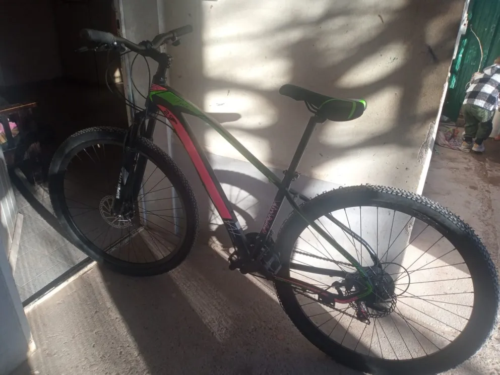 Le robó la bici y lo escrachó en las redes: le exige que la devuelva