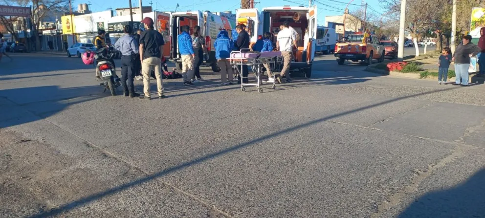 Choque en la ciudad: madre e hija fueron hospitalizadas tras impactar contra una camioneta  