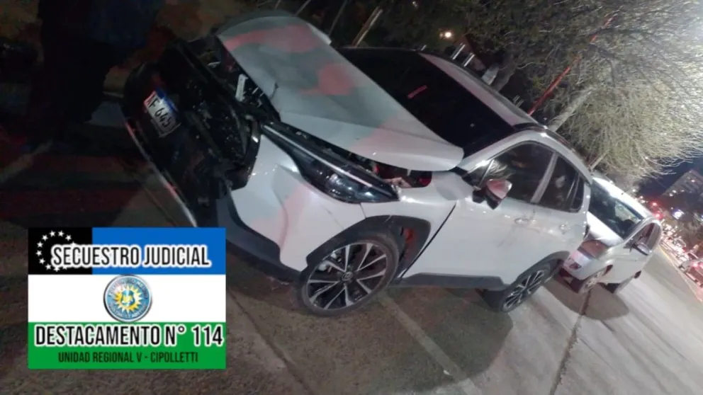 Robó una camioneta y luego la chocó contra dos autos estacionados 