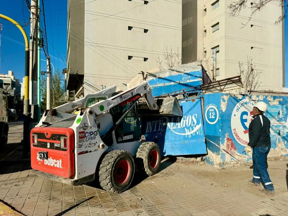 Demolieron otro aguantadero abandonado en pleno centro de la ciudad: ya van seis en el año 