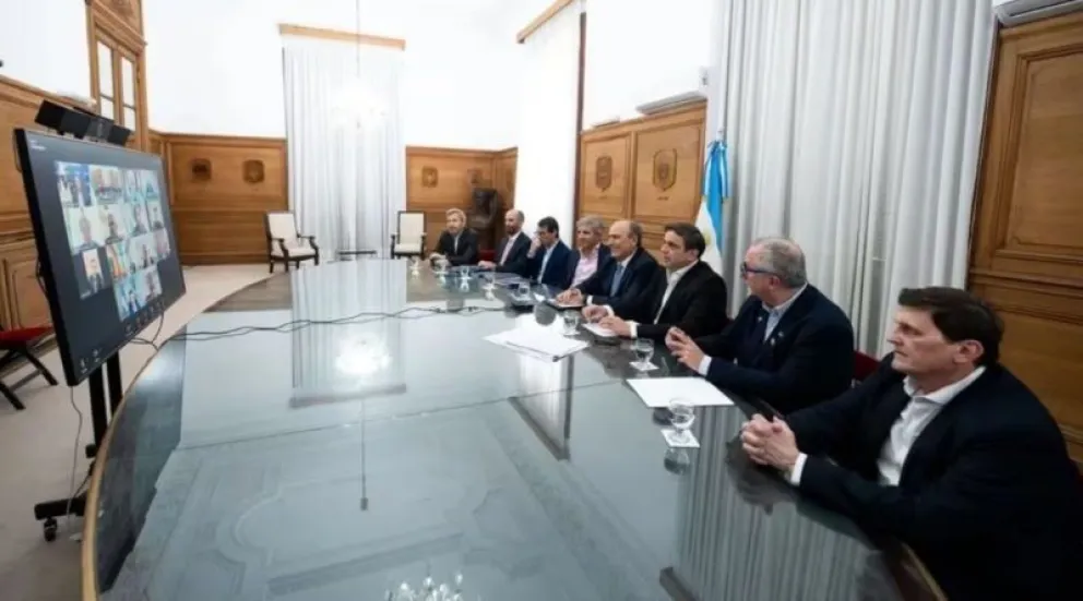 Tras el anuncio del Presupuesto 2025, Caputo y Francos se reunieron con gobernadores
