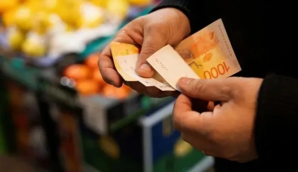 Desplome del consumo: las ventas en supermercados y autoservicios cayeron 17,2% 