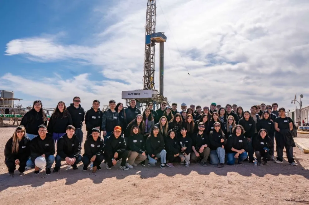 Estudiantes universitarios visitaron Vaca Muerta durante un programa de becas de YPF