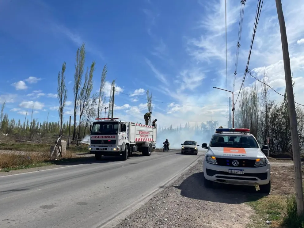 Quema de pastizales obligó a interrumpir el tránsito a la Isla Jordán
