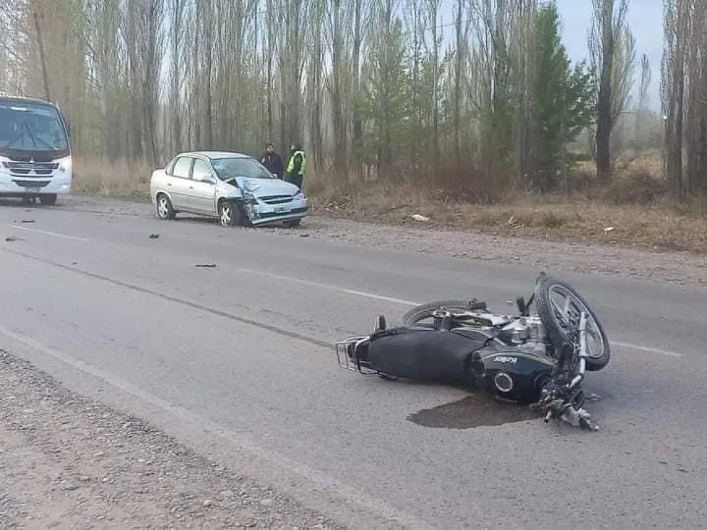 Grave accidente en Ruta Chica: el motociclista se encuentra en grave estado 