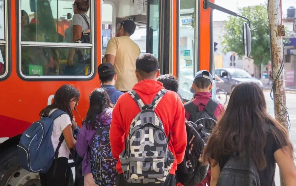 50% menos en el colectivo: así podés acceder al beneficio para estudiantes en Río Negro