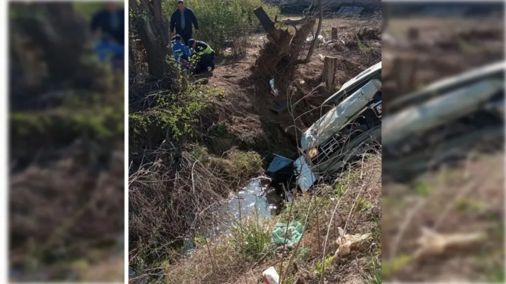Continúa internado el hombre que cayó al desagüe de Ruta Chica con su vehículo
