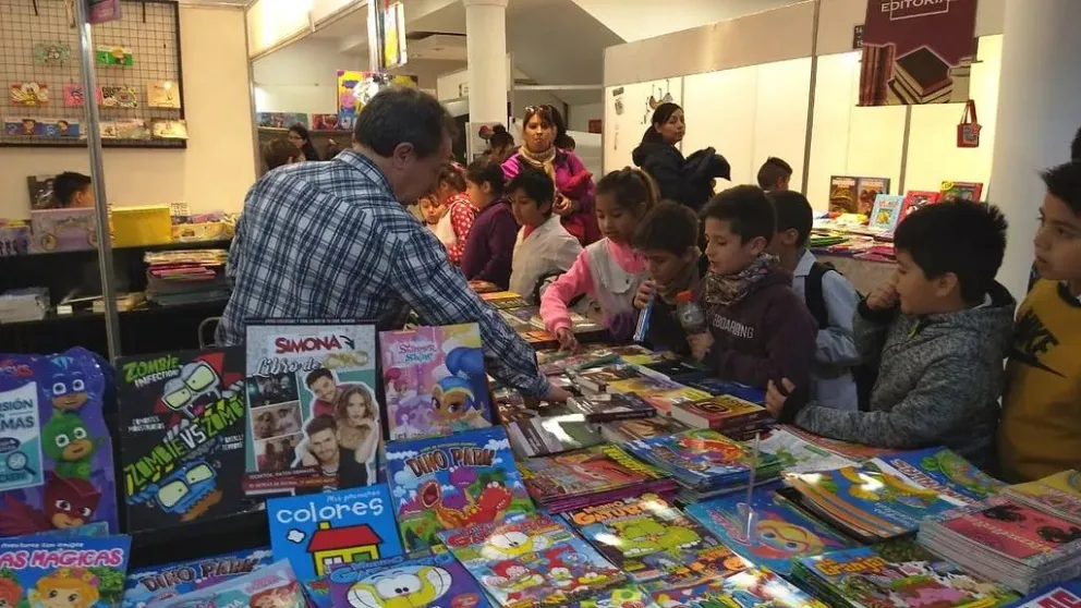 Danza aérea, música, teatro: una propuesta especial para la apertura de la Feria del Libro