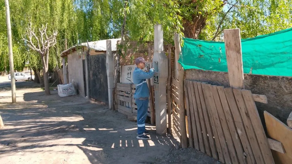 Avanza la regularización eléctrica en Los Sauces: 72 familias conectadas a la red formal