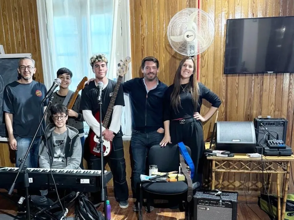 La Escuela Municipal de Música se renueva: recibieron nuevos instrumentos para las clases 