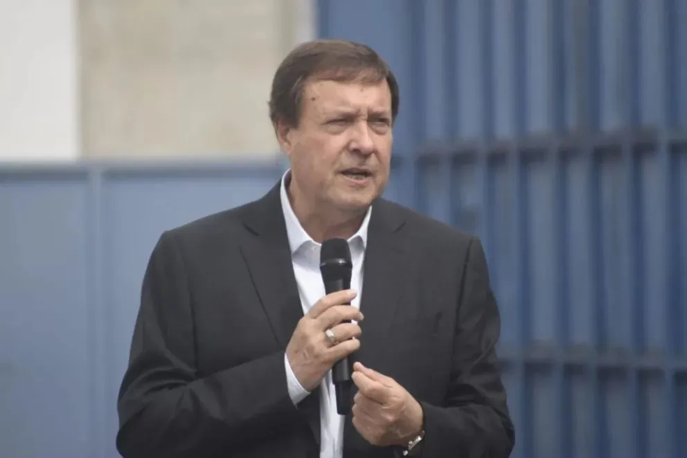 Weretilneck firmó documentación para el regreso de la obra pública a Viedma, y se refirió al conflicto con UNTER 