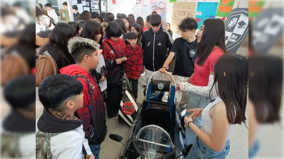 Las escuelas secundarias de la ciudad comenzaron las exposiciones para los alumnos 2025