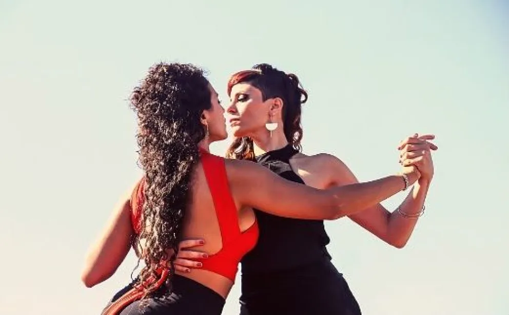 TANGO ENTRE MUJERES