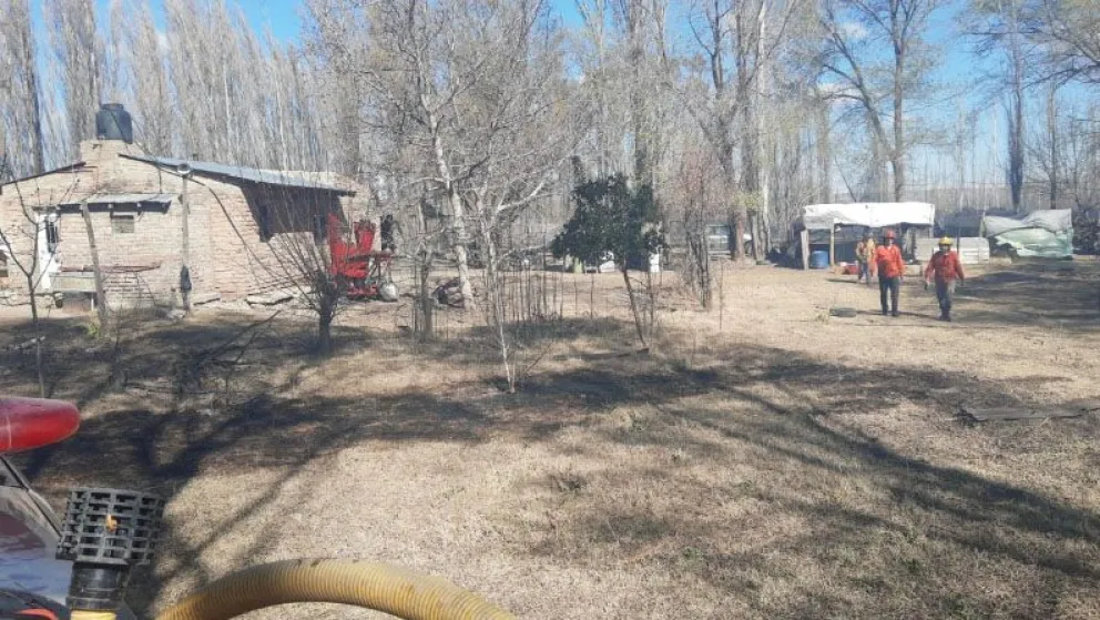 El incendio comenz&oacute; al mediod&iacute;a. en la zona rural cercana al Camino N&deg; 2
