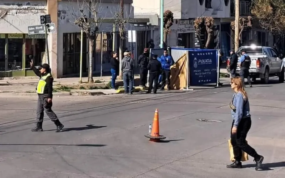 Triste final: un hombre de 73 años murió en plena vía pública