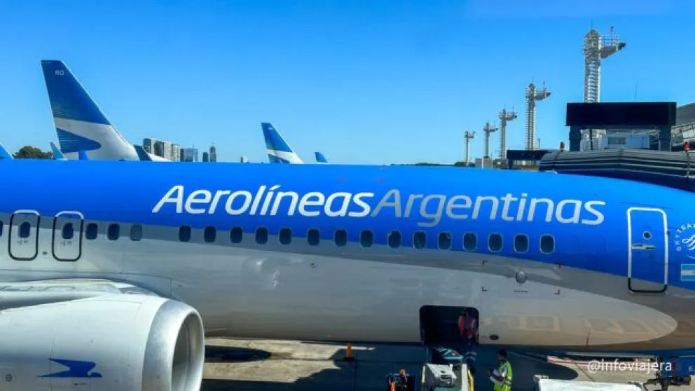 Adorni anunció que se recortaron 1500 puestos de trabajo en Aerolíneas Argentinas