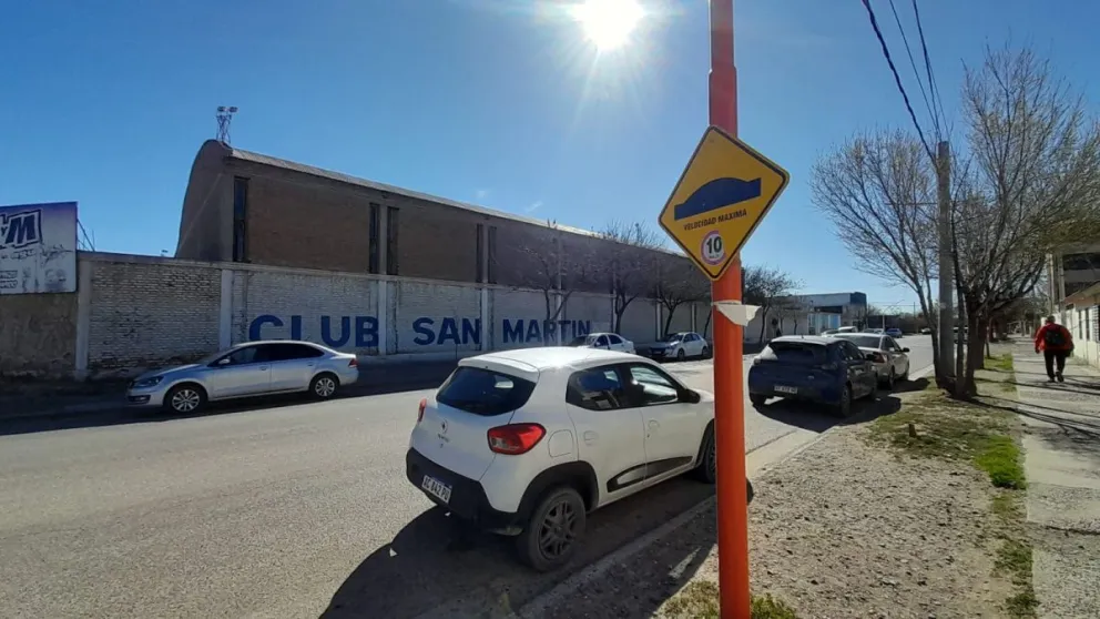 Gran preocupación: sin inspectores, el tránsito pone en peligro a los chicos del Jardín 15