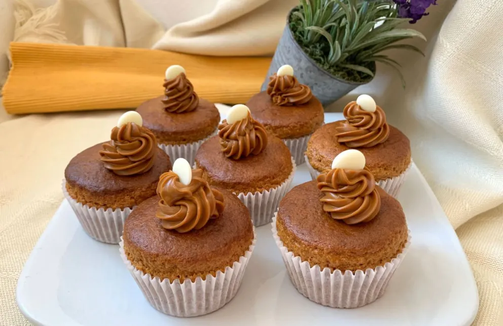 Muffins de yogur con dulce de leche en 4 pasos