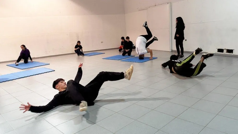 Aprovechá los cupos disponibles para el taller de breaking: una actividad gratuita para todas las edades en diferentes espacios de la ciudad