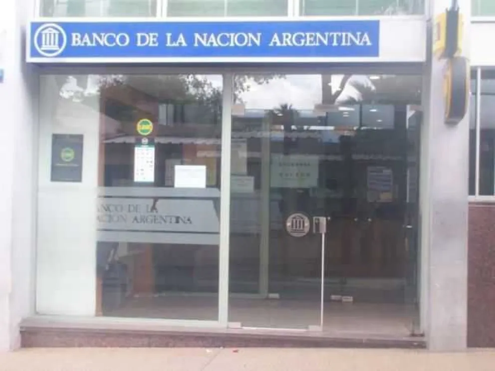 Indignante: en un banco le negaron el baño a un jubilado de 85 años y se hizo encima